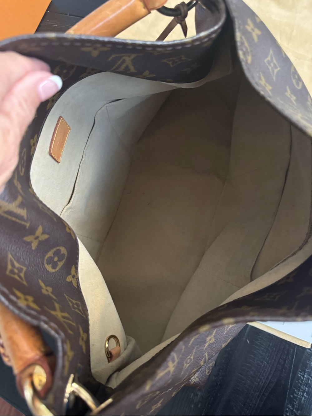 2010 Louis Vuitton Monogram Artsy GM Coated Canvas bag - Picture 11 of 14